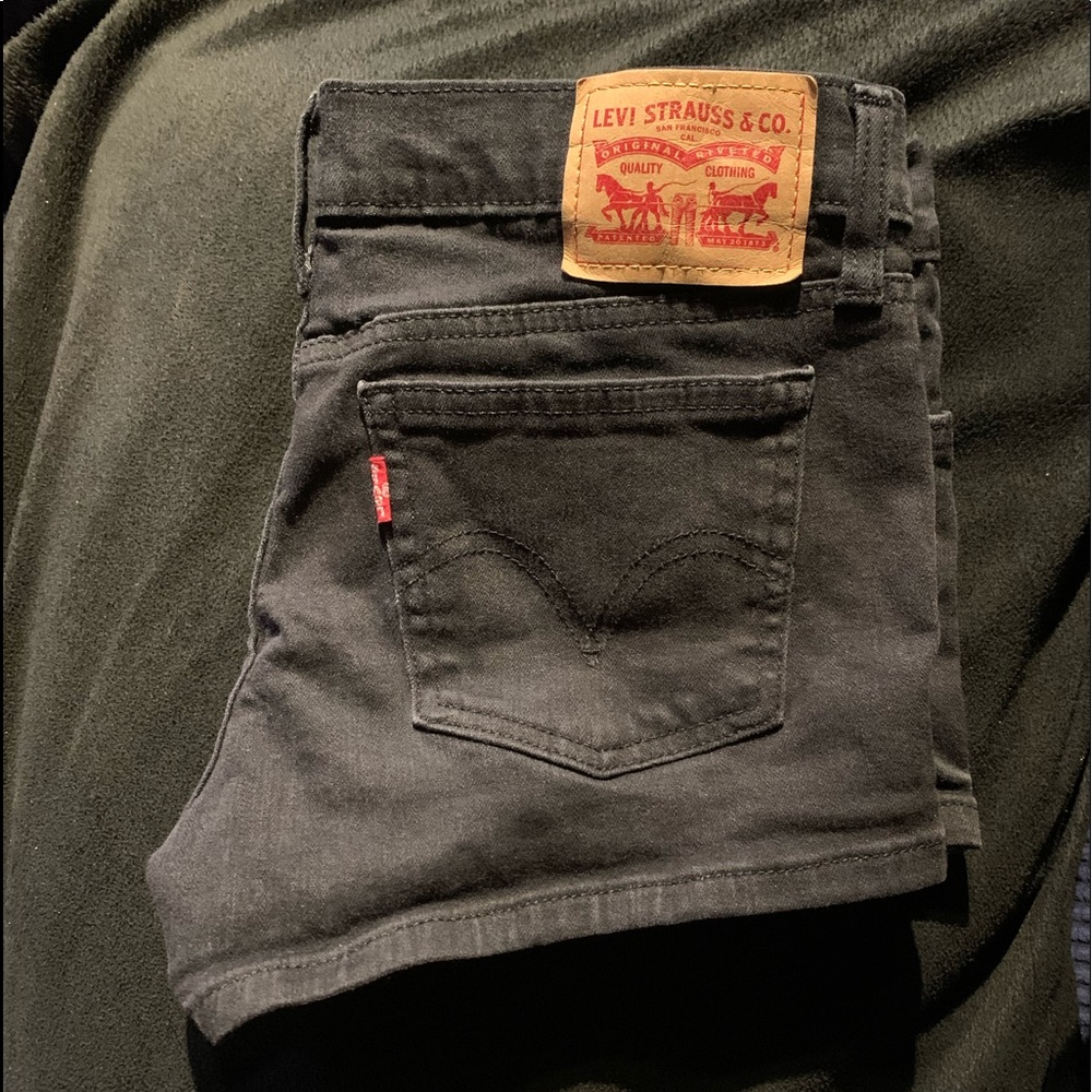 black levi shorts